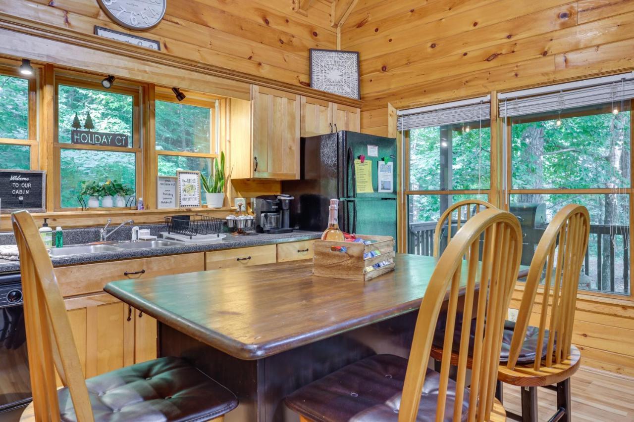 Riverfront Ellijay Cabin With Deck And Pool Access! Bagian luar foto