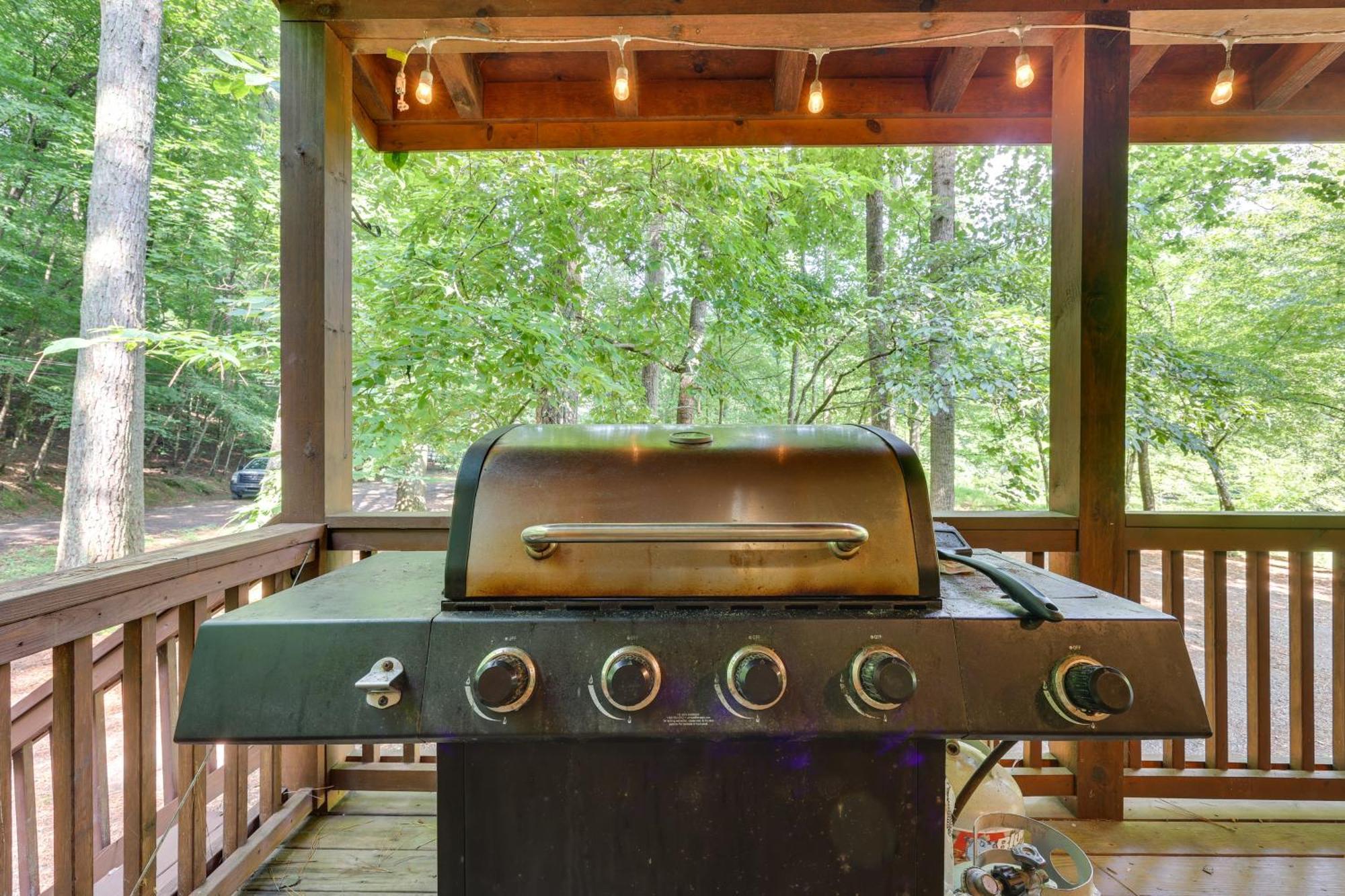 Riverfront Ellijay Cabin With Deck And Pool Access! Bagian luar foto