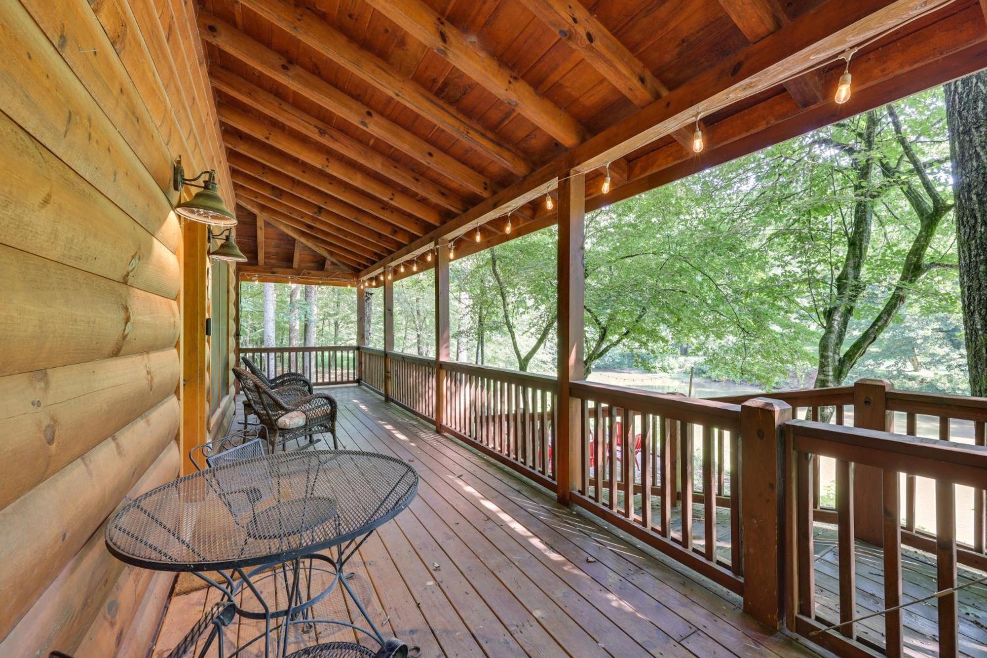 Riverfront Ellijay Cabin With Deck And Pool Access! Bagian luar foto