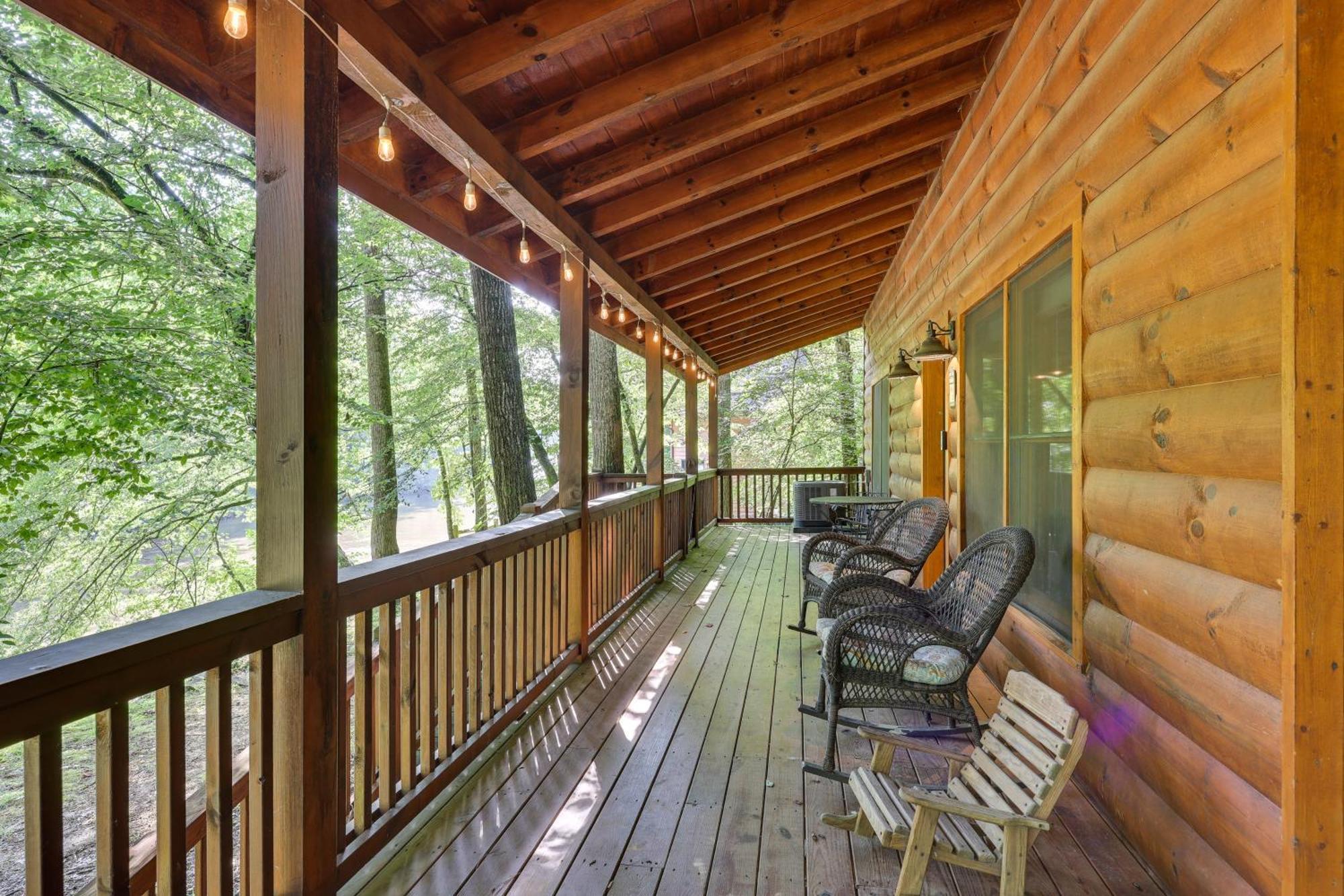 Riverfront Ellijay Cabin With Deck And Pool Access! Bagian luar foto